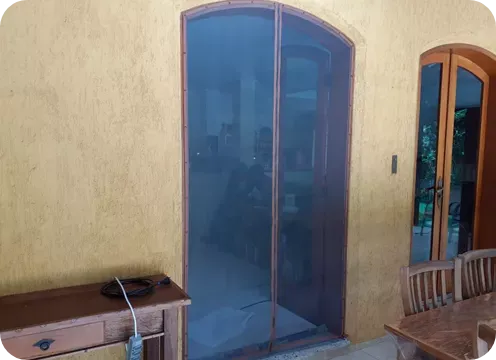 Porta mosquiteira magnética